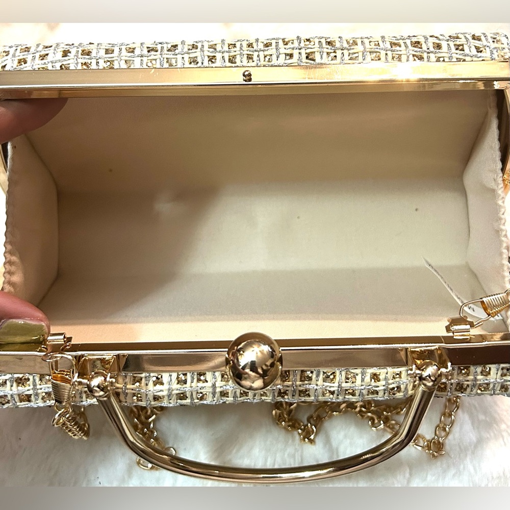 Elegant Handbag Clutch Purse with shiny Gold handle chain clasp - Picture 9 of 16